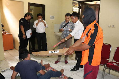 Rekonstruksi Pembunuhan Satu Keluarga Peragakan 28 Adegan