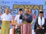pawai sarungan