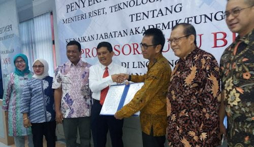 Direktur UKW PWI Terima SK Profesor