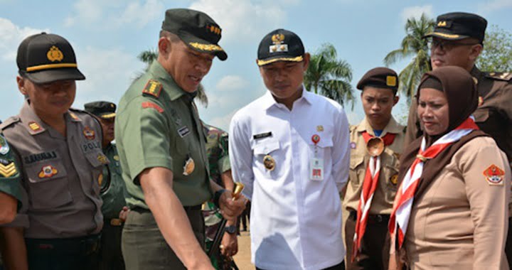 Wakil Bupati Tangerang H. Mad Romli bersama Danrem 052 Wijayakrama Kolonel Infanteri Tri Budi Utomo