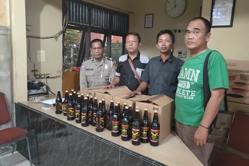 KKYD Polsek Neglasari Amankan Miras dan Oknum Parkir Liar