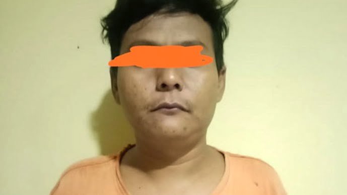 Foto Tersangka pengedar Sabu DM (33).