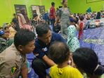 Biddokes Polda Banten saat memberikan Pelayanan Kesehatan di Posko Pengungsian