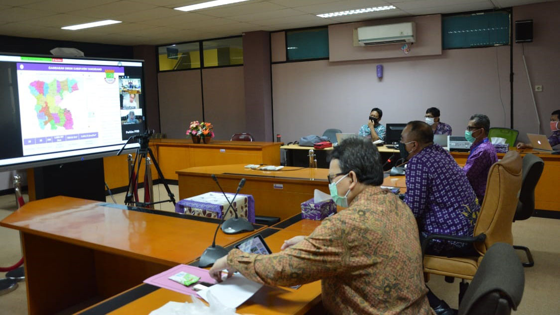 Bupati Zaki Bangun Failitas Air Minum Desa Wisata Ketapang