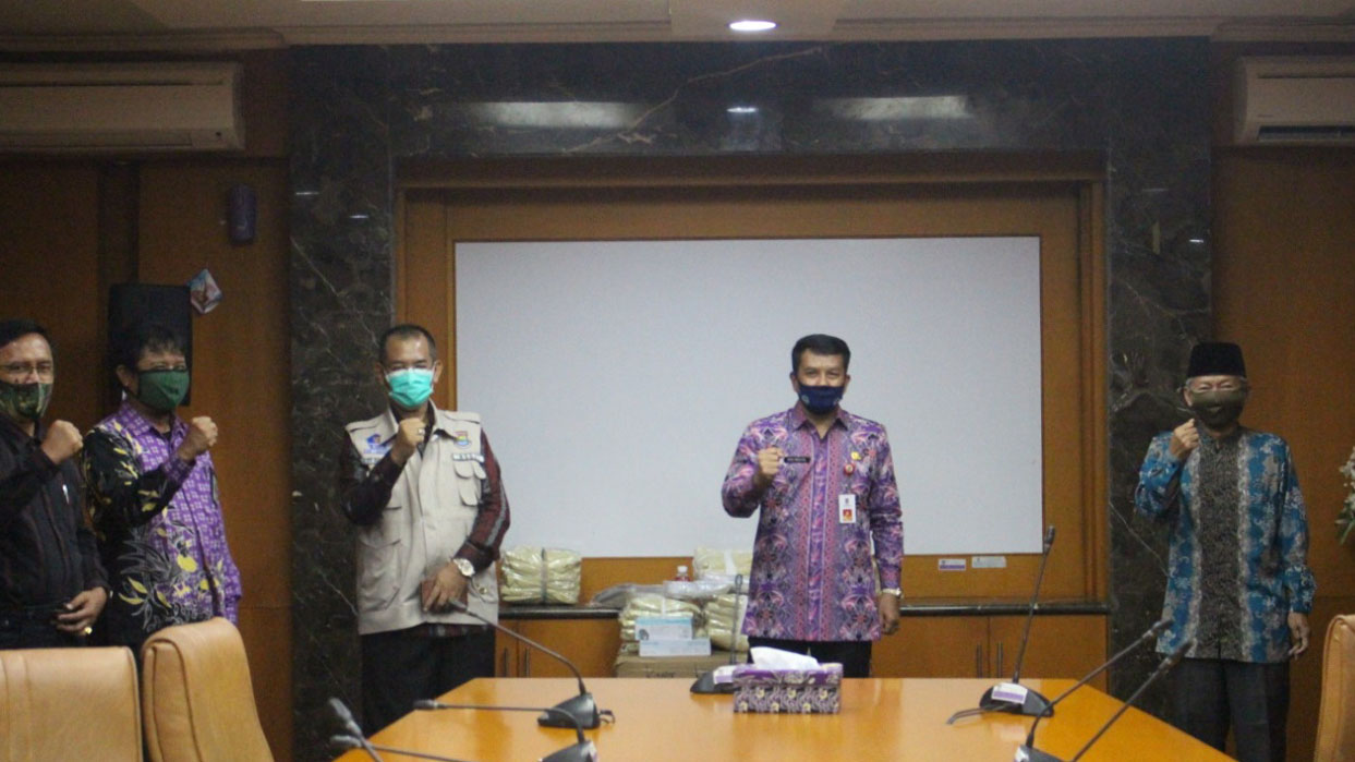 Kemenag dan FKUB Bantu 200 APD untuk Tim Medis Covid-19