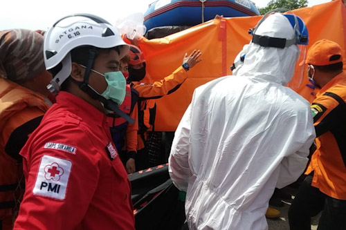 Nelayan Bojonegara Temukan Warga Cilegon Yang Hanyut Saat Banjir