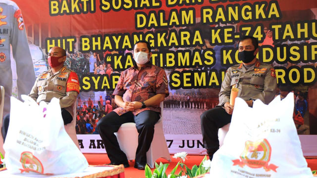 HUT Bhayangkara Ke-74, Polisi Bagikan Ribuan Sembako
