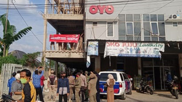 Proyek Pembangunan Hotel Oyo Disegel Satpol PP