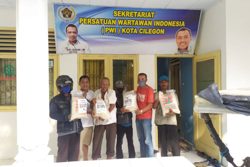 PWI Banten dan Kota Cilegon Salurkan Beras dari BJB dan Forum CSR