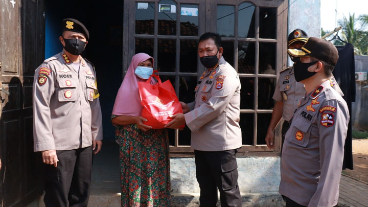 Alumni Akpol 1991BD Berbagi Kepada Warga Serang dan Cilegon