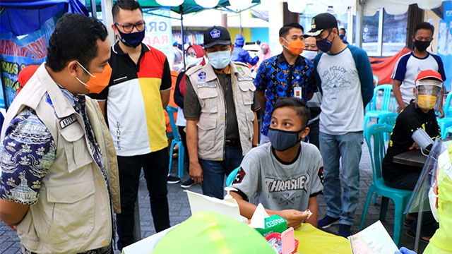 Di Pusat Keramaian Orang-orang Harus Ikut Rapid Test