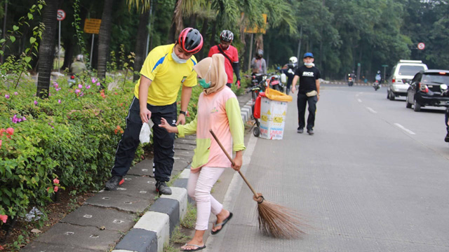 Naik Sepeda, Arief Cek Jalan Rusak dan Fasilitas Publik
