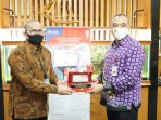 Bupati Tangerang Terima Uang Kemerdekaan RI Pecahan Rp 75 Ribu