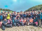 Pendaki Indonesia Wilayah Tangerang Raya Aktif Bersih-bersih Sampah Plastik di Gunung