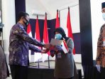 Warga Terima Sertifikat Tanah Gratis dari Wakil Bupati Tangerang