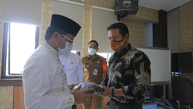 Sachrudin Bagikan 63.500 Masker di Kecamatan Karawaci