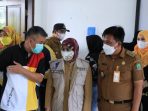 Ratusan Pelaku UMKM di Kecamatan Cipondoh Lakukan Vaksinasi Covid-19 Ratusan Pelaku UMKM di Kecamatan Cipondoh Lakukan Vaksinasi Covid-19