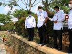 zaki Iskandar tinjau pemasangan pipa perum dam tkr