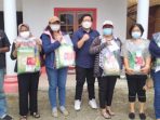 Yayasan Padepokan Kebangsaan Karang Tumaritis Salurkan 250 Paket Sembako Yayasan Padepokan Kebangsaan Karang Tumaritis