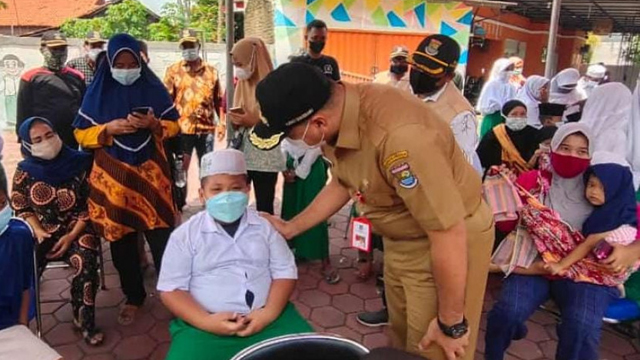 Bupati Tangerang Ahmed Zaki Iskandar