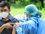 Peserta Vaksinasi di Sajikan Pemandangan Serba Hijau