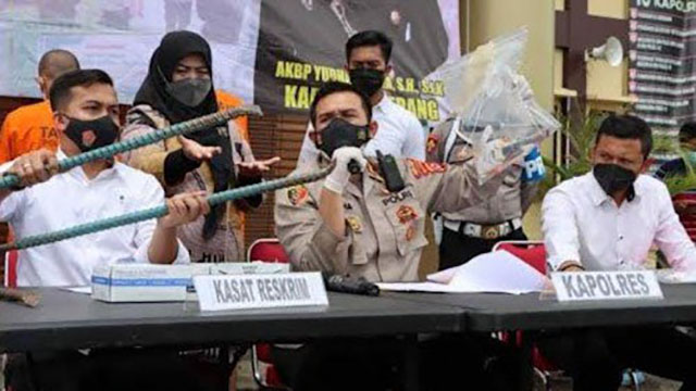 Kapolres Serang AKBP Yudha Satria didampingi Kasatreskrim AKP Dedi Mirza