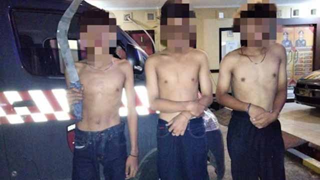 barang bukti senjata tajam diduga celurit