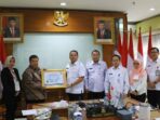 Piagam Penghargaan Predikat Kepatuhan Standar Pelayanan Publik Tahun 2022 dan meraih zona hijau kategori A predikat kualitas terbaik dengan nilai 88,47