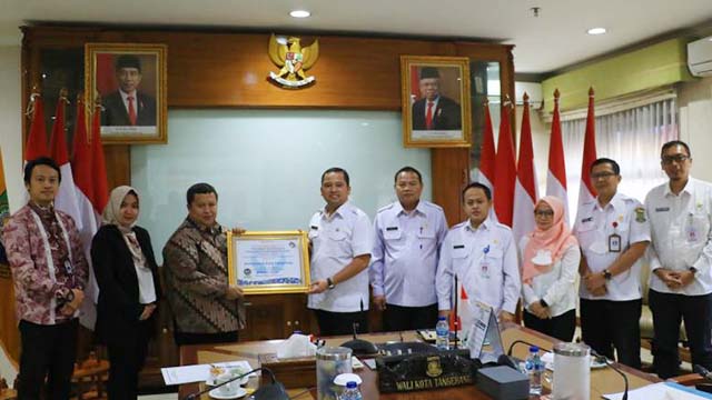 Piagam Penghargaan Predikat Kepatuhan Standar Pelayanan Publik Tahun 2022 dan meraih zona hijau kategori A predikat kualitas terbaik dengan nilai 88,47