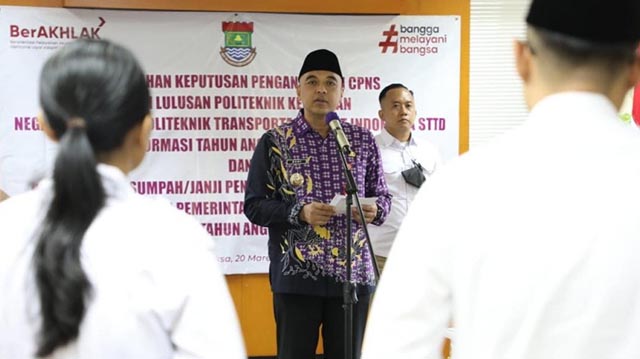 Bupati Tangerang Ahmed Zaki Iskandar