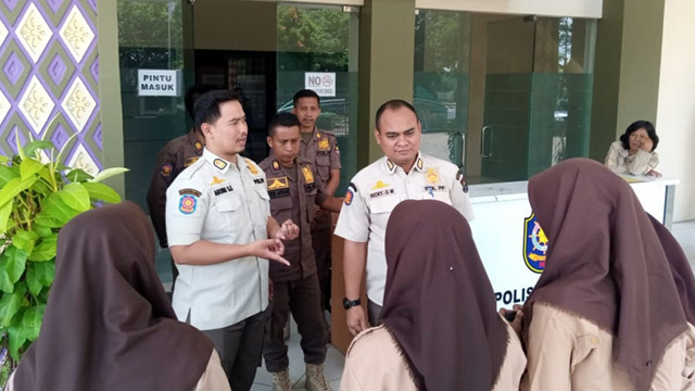 Pelajar Bolos Sekolah