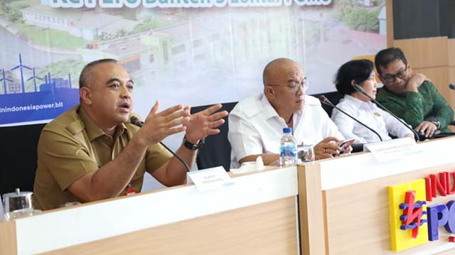 Bupati Tangerang Ahmed Zaki Iskandar