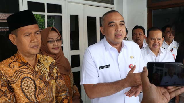Bupati Tangerang Ahmed Zaki Iskandar