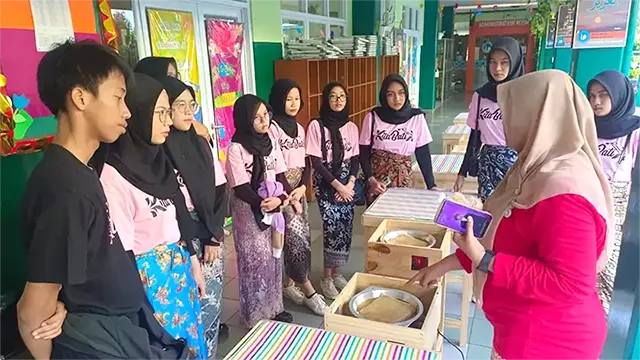 Pengelola Kampung Batik Kembang Mayang