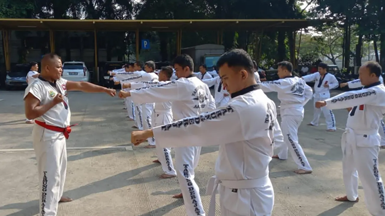 Banten Now - Satpol PP Dibekali Bela Diri