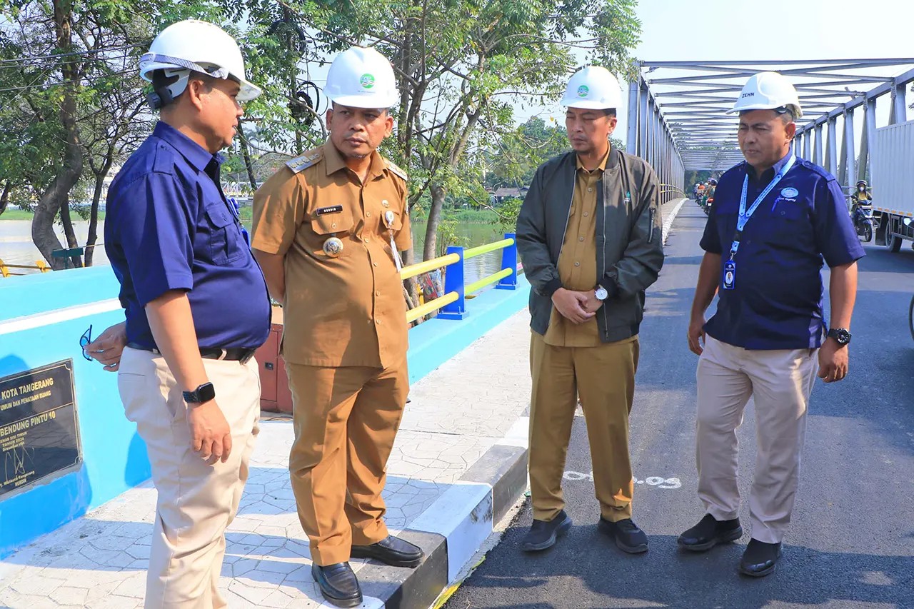Jembatan Pintu Air 10