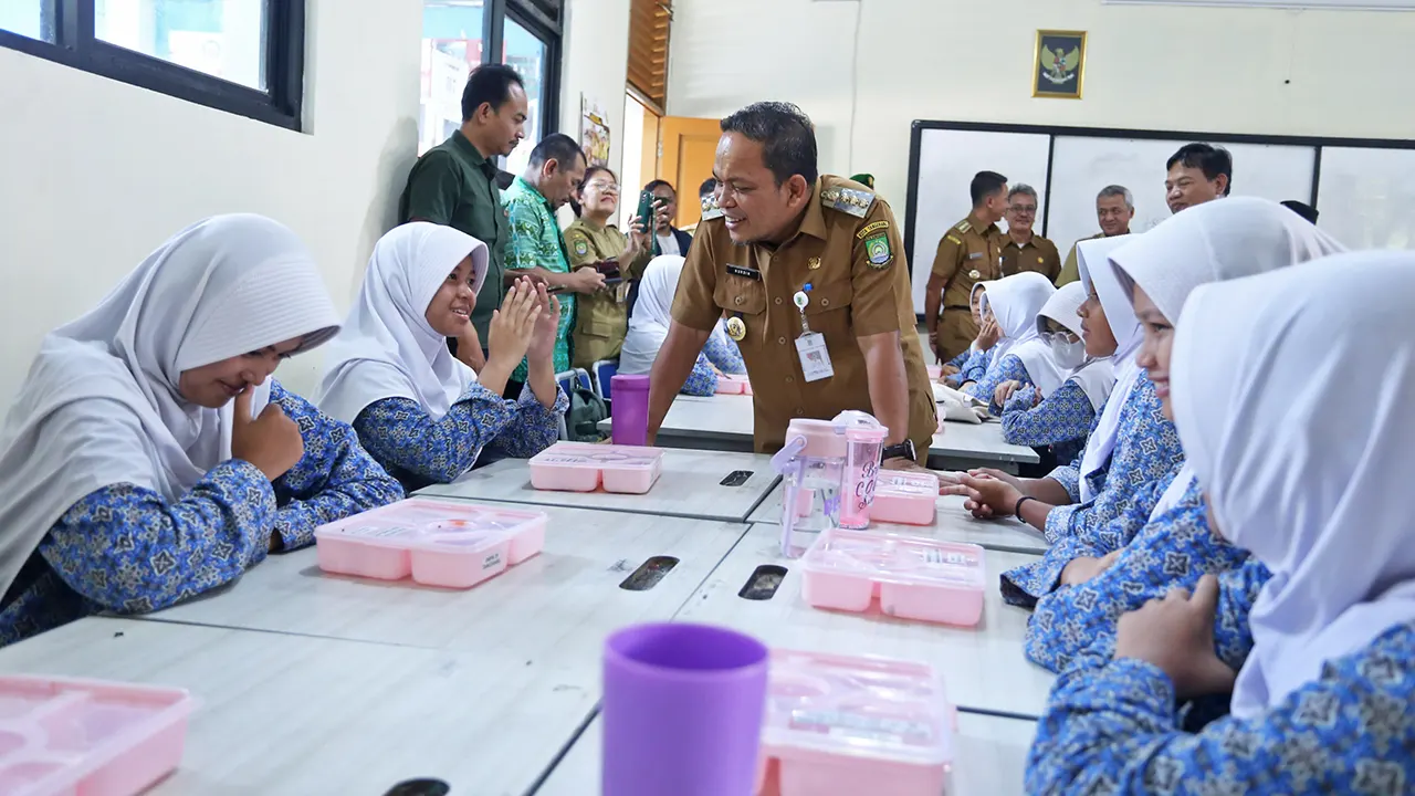 Hari Kedua Makan Gratis