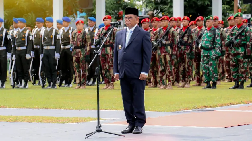 Gubernur Andra Soni Pimpin Upacara Ziarah Hari Pahlawan 2025 di TMP Ciceri Hari Pahlawan 2025