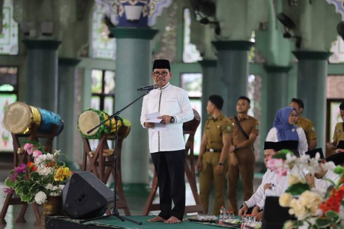 Pembukaan festival Al-A’zhom dilakukan langsung oleh Wali Kota Tangerang Sachrudin Pembukaan festival Al-A’zhom dilakukan langsung oleh Wali Kota Tangerang Sachrudin