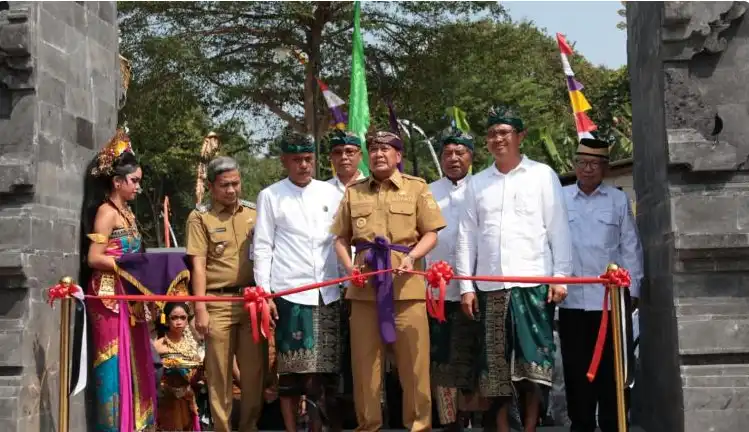 Bupati Tangerang Moch. Maesyal Rasyid meresmikan Pura Parahyangan Agung Bhuwana Raksati