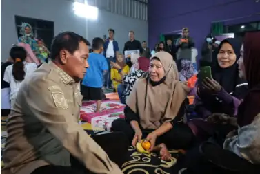 Bupati Tangerang kunjungi pengungsi warga terdampank kebakaran TPA Jatiwaringin Rajeg