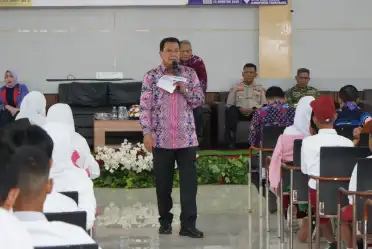 Bupati Tangerang Moch. Maesyal Rasyid melepas 200 pelajar jenjang SMP dan SMA
