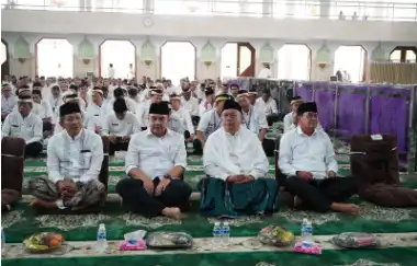 Pemkab Tangerang menggelar tasyakuran HUT ke-81 RI di Masjid Agung Al-Amjad.