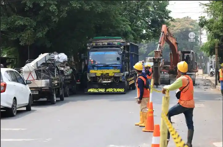 Pemkot Tangerang menerapkan skema rekayasa lalu lintas di sejumlah ruas jalan yang mulai menjalani perbaikan