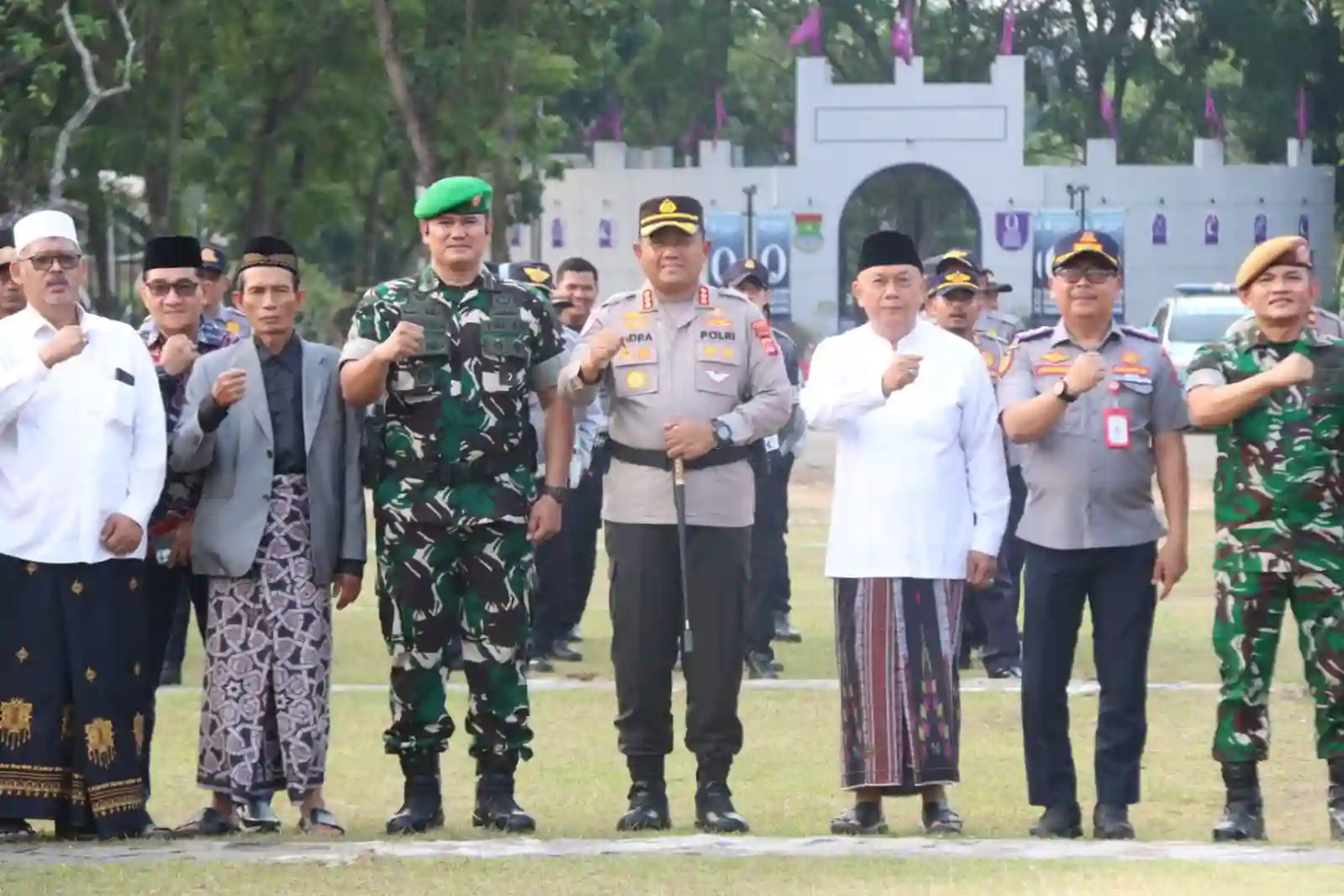 Polresta Tangerang poto bersama berbagai elemen