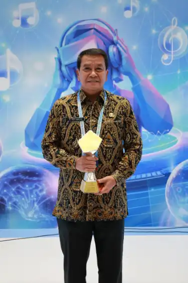 Bupati Tangerang, Moch. Maesyal Rasyid menerima Penghargaan TP2DD Terbaik Se-Jawa Bali