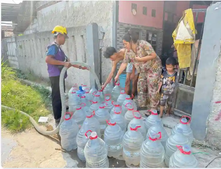 PERUMDAM TKR Salurkan Air Bersih ke Wilayah Terdampak Kekeringan