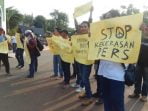 Aksi Solidaritas Puluhan Wartawan Orasi di Polres Tangsel