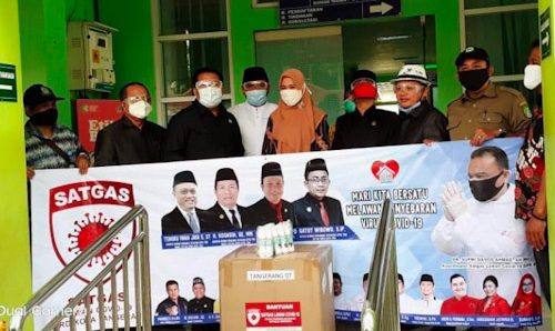 Satgas Covid-19 DPRD Kota Tangerang dan DPR RI Sumbang APD ke Delapan Puskesmas