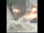 Tanggul Pabrik PT Hamparan Jebol, Warga Cikupa Kebanjiran